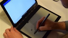 Nový Yoga Book C930 se otevírá na zaklepání.