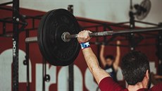 Síla a kondika jde ruku v ruce práv pi populárních CrossFitových trénincích.