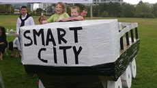 Bojový transportér v Centrálním parku Pankrác