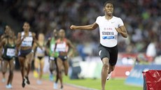 Plkaka Caster Semenya suverénn vítzí ve finále Diamantové ligy v Curychu.