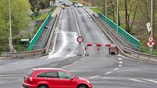 Doubský most v Karlových Varech a jeho stav na zaátku rekonstrukce v dubnu...