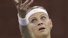 NA SERVISU. eská tenistka Lucie afáová servíruje ve druhém kole US Open.
