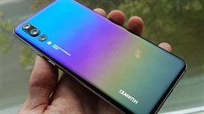 Huawei P20 Pro v nových barvách a s koeným krytem