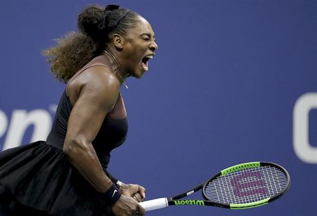 Amerianka Serena Williamsov se z plnch plic povzbuzuje ve finle US Open.