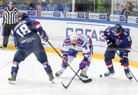 Momentka z duelu KHL Torpedo Ninij Novgorod vs. Petrohrad (bílá).