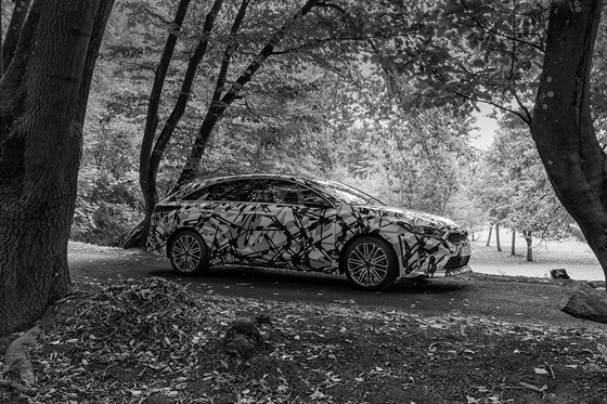 Kia chystá novou karosá�skou verzi modelu Proceed. Stylovým kombíkem typu...