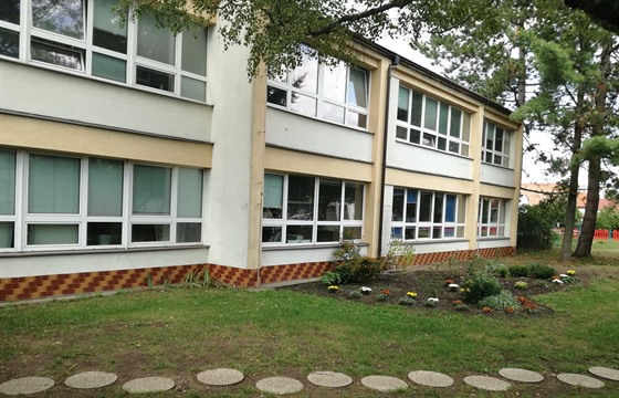 Budova Základní koly Studánka v Pardubicích.