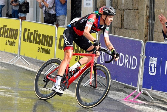 Alessandro De Marchi z týmu BMC Racing si jede pro výhru v 11. etap Vuelty.