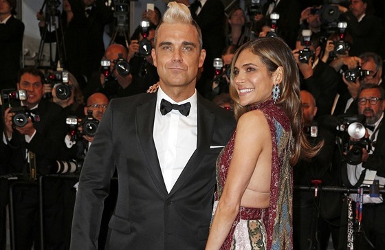 Robbie Williams a jeho manelka Ayda Fieldová (Cannes, 16. kvtna 2015)