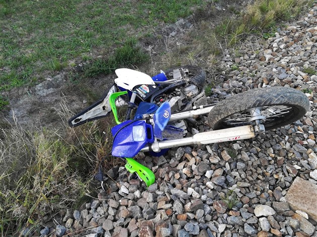Na Táborsku srazil vlak motorkáe, po nehod zemel.