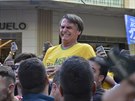 Grimasa brazilského kandidáta Jaira Bolsonara poté, co ho pi mítinku pobodal...