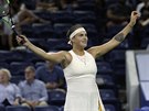 Bloruská tenistka Aryna Sabalenková slaví postup do osmifinále US Open.
