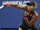 Japonská tenistka Naomi Ósakaová podává ve finále US Open.
