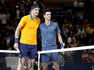 Juan Martín del Potro (vlevo) a Novak Djokovi ped finálovým duelem na US Open.
