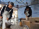 Belgický ková pivezl na Sokolovsko putovní kovárnu