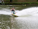 Na jedovnickm rybnku Olovec je pro zjemce pipraven tak wakeboarding.