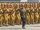Nedlní vojenská pehlídka v Pchjongjangu pi oslavách 70. výroí vzniku...