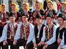 Slavnostní krojovaný prvod soubor Karlovarského folklorního festivalu proel...