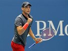 FIFTÝN. Rakouský tenista Dominic Thiem slaví úspnou výmnu v osmifinále US...