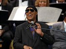 Stevie Wonder zazpíval na pohbu Arethy Franklinové (Detroit, 31. srpna 2018).