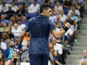 Novak Djokovi bhem tvrtfinle US Open.