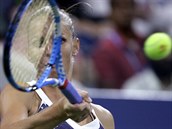 O OSMIFINÁLE. Česká tenistka Karolína Plíšková odehrává míček ve třetím kole US...