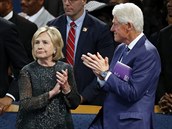 Hillary a Bill Cintonovi na poh�bu Arethy Franklinové (Detroit, 31. srpna 2018)