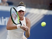 Markéta Vondroušová returnuje proti Lesji Curenkové v osmifinále US Open.