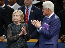 Hillary a Bill Cintonovi na pohbu Arethy Franklinové (Detroit, 31. srpna 2018)