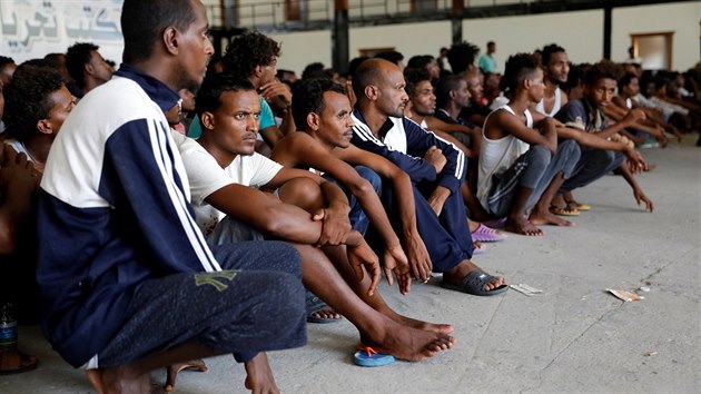 Libyjská vláda kvůli bojům v Tripolisu přemístila několik stovek migrantů z detenčních center do bezpečí (30. srpna 2018)