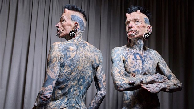 Rolf Buchholz drží rekord za nejvíce úprav v podobě piercingů a tetování na mužském těle. Je jich více než pět set a klidně by přidal další.
