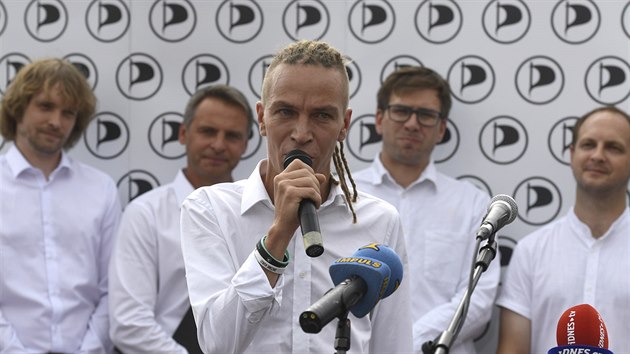 Pedseda Pirt Ivan Barto vystoupil 4. z 2018 v Praze spolu s volebnmi ldry na tiskov konferenci k zahjen kampan ped obecnmi a sentnmi volbami.