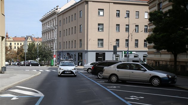 Do brněnských ulic v pondělí vjelo auto se šesti kamerami, které snímá poznávací značky zaparkovaných vozidel a zjišťuje, zda splňují podmínky nově spuštěného rezidentního parkování.