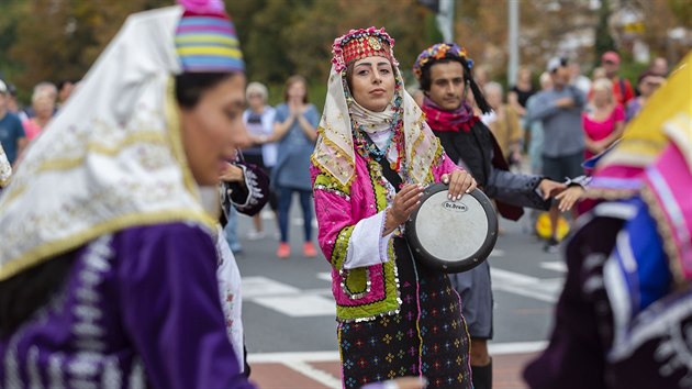 Mezinrodn festival dechovch orchestr a folklornch soubor FEDO 2018 se pedstavil 1. z v centru Zlna.