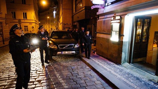 Policejn akce HAD zamen na nalvn alkoholu nezletilm v praskch klubech a hospodch. (31. srpna 2018)