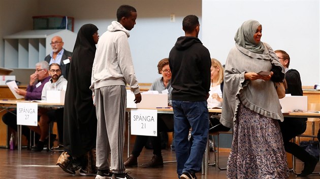 Volby v pevn pisthovaleck tvrti Rinkeby ve Stockholmu (9.9.2018)