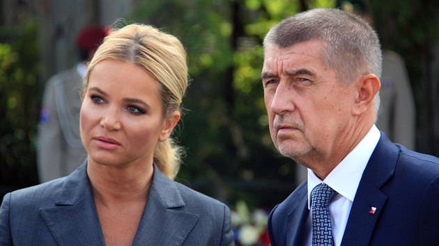 �esk� premi�r Andrej Babi� se v Berl�n� setkal s n�meckou kancl��kou Angelou Merkelovou, na cest� ho doprov�z� man�elka Monika. (5. z��� 2018).