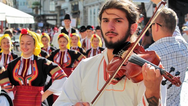 Slavnostní krojovaný průvod souborů Karlovarského folklorního festivalu prošel Karlovými Vary. Na snímku soubor Cas Ilinden z Makedonie. Každoročně se jedná o jeden z vrcholů programu tradiční folklorní přehlídky. (8. září 2018)