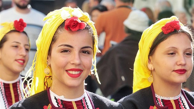 Slavnostní krojovaný průvod souborů Karlovarského folklorního festivalu prošel Karlovými Vary. Na snímku soubor Cas Ilinden z Makedonie. Každoročně se jedná o jeden z vrcholů programu tradiční folklorní přehlídky. (8. září 2018)
