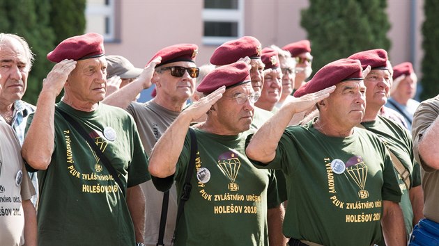 Setkání veteránů výsadkového pluku v Holešově 21. srpna 2018.