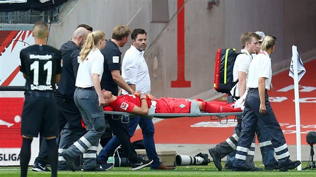esk glman Ji Pavlenka z Brm se v zpase nmeck Bundesligy zranil.
