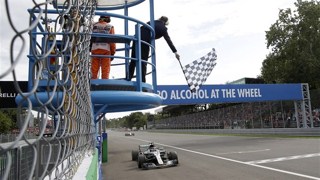 Lewis Hamilton ovldl Velou cenu Itlie.