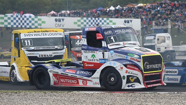 Adam Lacko (slo 1) se lou s divky, za vkend dorazilo 90 800 lid do mostu na Czech Truck Prix.