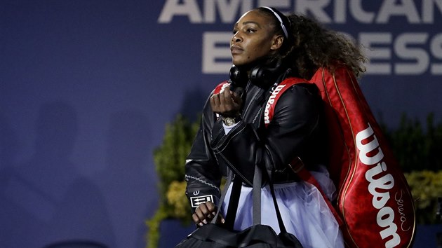 PODEVT DO FINLE? Americk tenistka Serena Williamsov tsn ped startem semifinle US Open, v nm zm sly s Anastasij Sevastovovou z Lotyska. Pokud ji poraz, zahraje si na domcm grandslamu u devt finle.