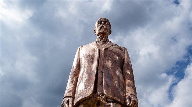 Umlet slvai z Horn Kaln odlili sochu T. G. Masaryka, nyn ji cizeluj.