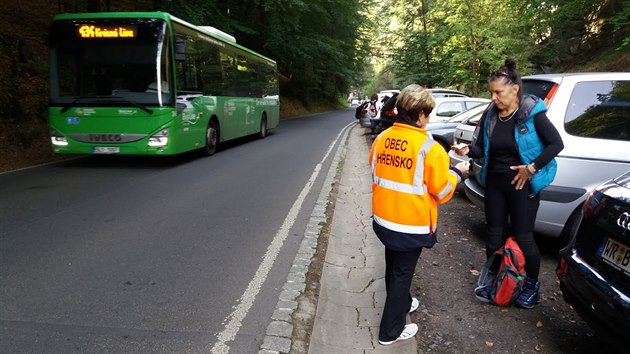 Jet nebylo ani 11 hodin dopoledne a v Hensku u hlsila obsluha parkovit, e nvtvnk mus jet jinam.