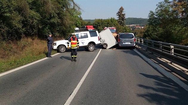 V Plasch na Plzesku se ve tvrtek srazila dv vozidla. Jedno z nich pevelo horkovzdun balon, druh patilo pohebn slub.