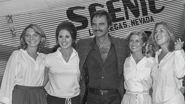 Burt Reynolds s fanynkami (Las Vegas, 3. srpna 1978)