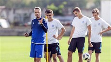Bývalý ligový záložník Tomáš Janotka vede trénink olomoucké devatenáctky,...