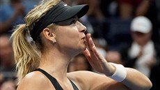 Ruská tenistka Maria arapovová slaví postup do osmifinále US Open.